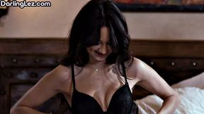 Gorgeous lez babes pussylicking in three-way