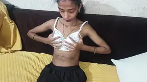 Pati gya tha bahar iska faida utha kai bhabhi ne apne boyfriend ko bula ke chudai ki