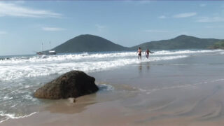 Οι άντρες λατρεύουν το τεράστιο BBC με χύσιμο, και μετά κάνουν μεγάλο πέος χωρίς εσώρουχα μέχρι να χύσουν σε κώλο