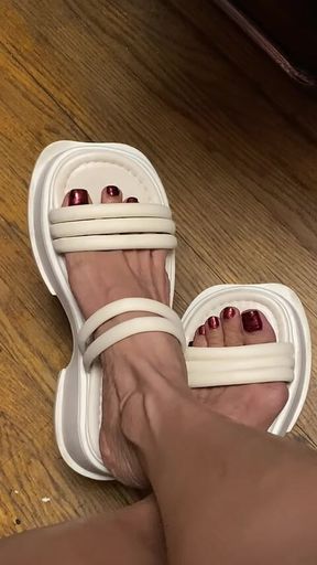 Melove Sexy Small Feet in Her White Sandals