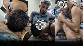 o vizinho do meu amigo veio tatuar a bunda e acabou mamando
