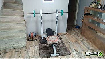 Posi&ccedil_&atilde_o de quatro coletiva: O &aacute_pice desse Gangbang amador real.