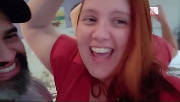 Cuckquean leva o marido no motel com pra transar com um casal delicioso