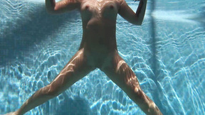 Thick girl Puzan Bruhova swimming pleasure