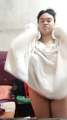 I still have my pads on but my pussy want a creampie