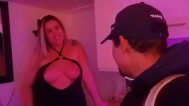 Plan cul avec une Femme TRANS d'un gros cul XXL !