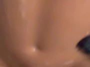 Baise dans la salle de bain avec ma pote blonde à gros seins