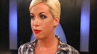 Blond tenåringshore i strømper gir blowjob og håndjobb før røff dobbel penetrasjon og ansiktsbehandling fra Manu Magnum