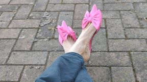 Shoe and foot fetish in public with fuchsia mules (avi)