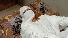 Hot Muslim Babe in White Hijab Was Fucked by Uncut Dick