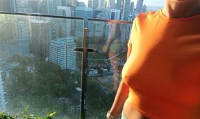 Risky masturbation and blowjob on the roof on the 40th floor.