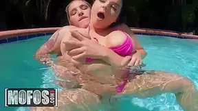 Abella Danger And Payton Preslee In Pawg Squirters Rim By The Pool