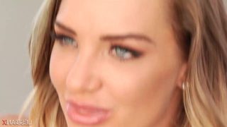 Busty Cali Carter a Jessa Rhodes dostávají hardcore assfuck