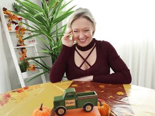 Step Sis Bonding Previous to Thanksgiving Dinner - Breezy Bri