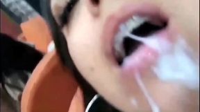 Com muito tes&atilde_o a Lorena se masturba com o bucetao raspadinho