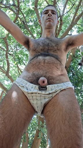 I like to piss outdoors