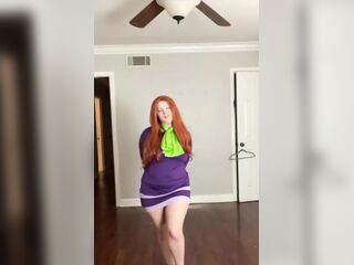 Daphne Bangs Her Nice-looking Vagina for U