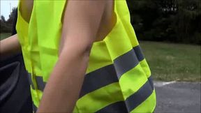 une gilet jaune me pompe