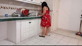 consuelo a mi madrastra porque mi padre le fue infiel aprovecho para fallarmela en la concina le gusta como me la cojo de perrito
