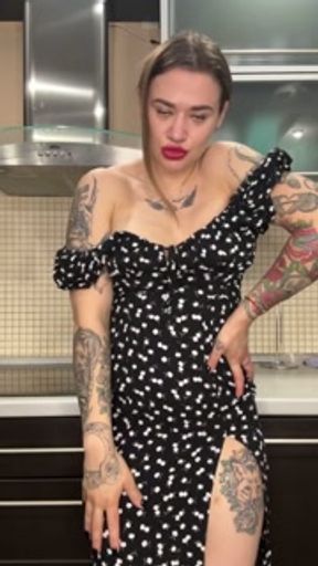 I masturbate with my fingers in the kitchen while my brother went to the bathroom