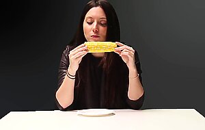 Cornhub Aria slobs on the cob