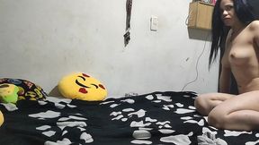 asi en la cama encuentro a la mas pervertida de la casa esperando para tener relaciones sexuales cuando no ay nadie!