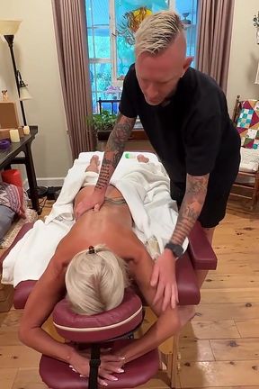 Bradley Cxxx Gives the MILF Tatiana Steele a Full Erotic Sensual Massage