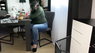 The secretary lets one rip in her skinny jeans