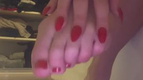 Dopo una lunga giornata con questi fantastici décolleté come saranno mai i miei piedi guarda un po’ ????