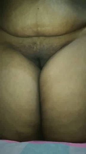 Wife is figuring pussy
