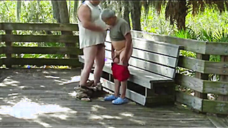 Abuelo y Gordo tienen sexo al aire libre 2