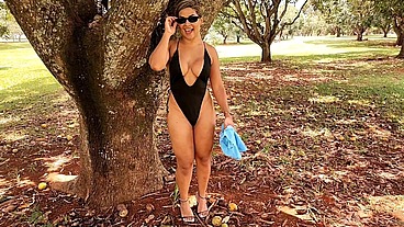 Showing off in a public park and giving my ass to Vagninho's big dick to fuck. Luna Oliveira e Vagninho