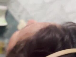 la novia de mi mejor amigo me seduce en el baño de una fiesta y follamos rico