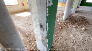 Militær pappas enorme pikk knuller stram russiske gutter uten kondom