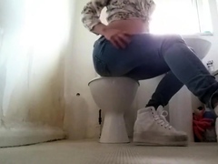 Crossdresser in tight Jeans and Sneakers