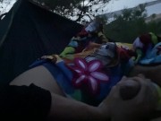 Masturbo a mi mejor amigo en una hamaca en medio del bosque