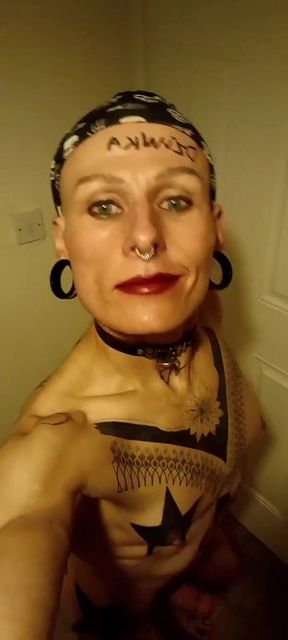 Dziwka. Tanned Bitch Dancing