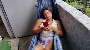 tiozao chega para almocar nervoso, sua sublinha nifeta so na rede balancando foi descabecada a