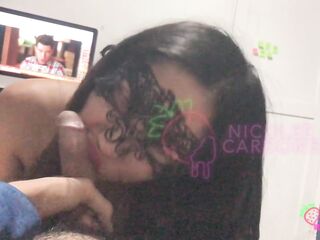 Jovencita mexicana implora lechita en la boquita