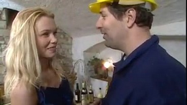 Camilla Gets Anal Pleasure from a Construction Worker