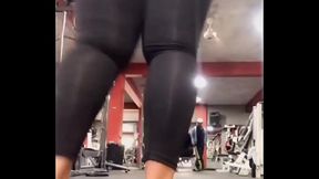 Calcinha marcando dessa delicia