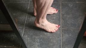 Big Muscular Legs Thick Quad Veins