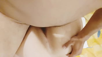 Empezando a penetrar a mi amiga virgen