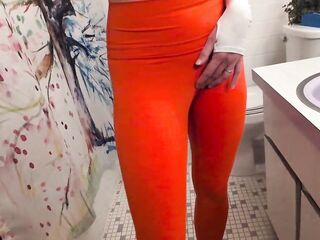 hotty pees herself and wishes to be peed on