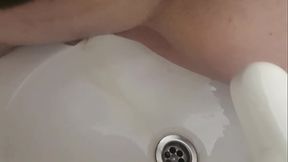 Natursekt ins Waschbecken