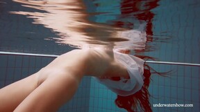 Big natural tits babe Lola underwater swimming