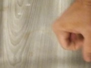 Une bonne branlette avec éjaculation en pensant à mon plan cul