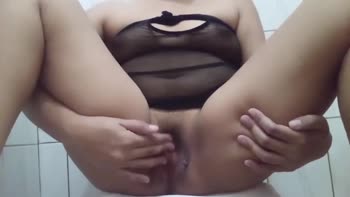 69hotsexpinay's Sizzling Solo Show: Mature Pinay Finger Fun