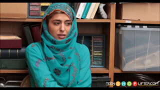 Salope arabe au gros cul baisée dans le cul