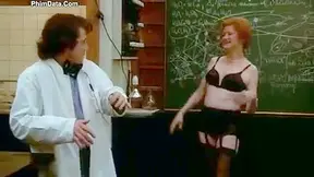 Chica Caliente con Ganas de Semen se Corre al Ser Penetrada